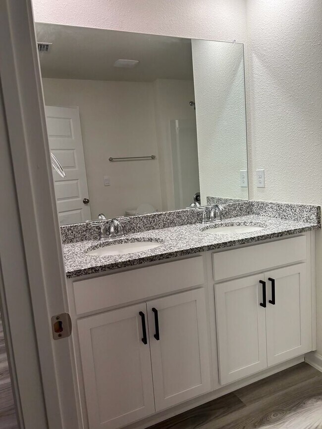 Building Photo - 4BR/2BA Gulf Shores home with community pool