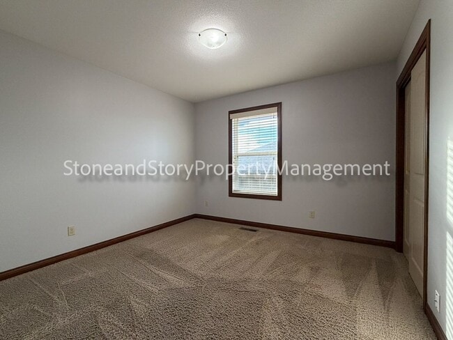 Building Photo - 3 bedroom 2 bath in Washburn Rural school district