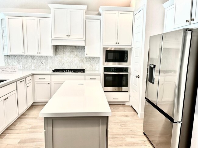 Building Photo - 211 Sierra Strm Ln