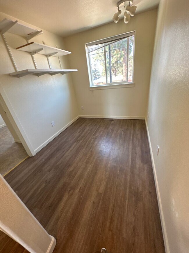 Building Photo - cle11