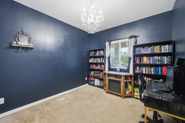 Building Photo - 21359 W Alvarado Rd