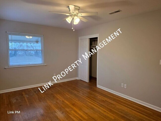 Building Photo - 3731 Knollwood Dr