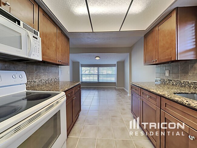 Building Photo - 1003 Meadow Ln