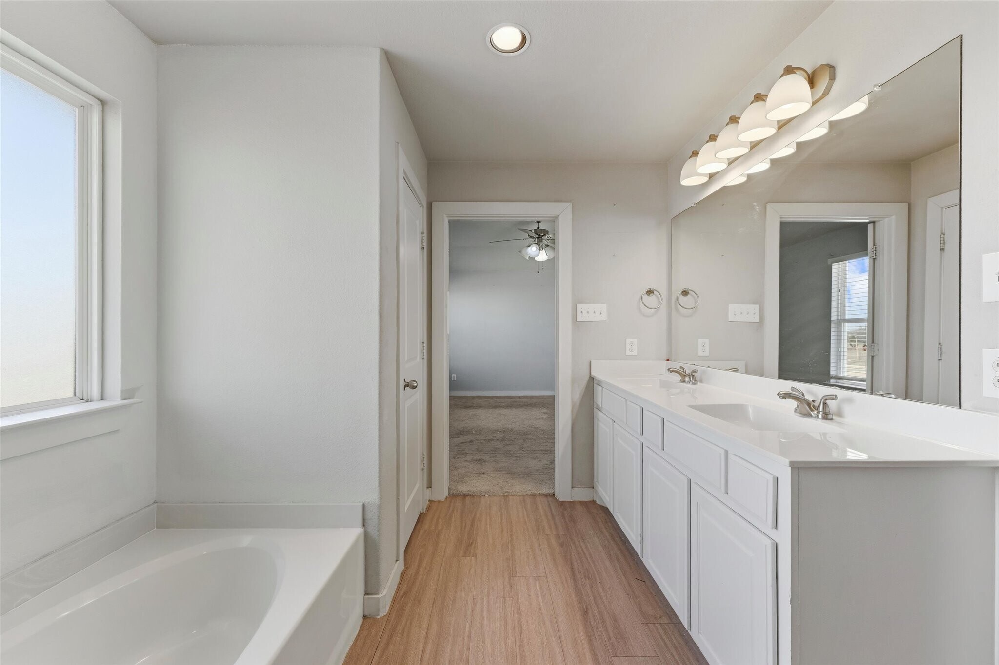 Building Photo - 9975 Rio Doso Dr