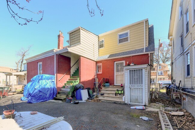 Building Photo - 245 Orange Ave