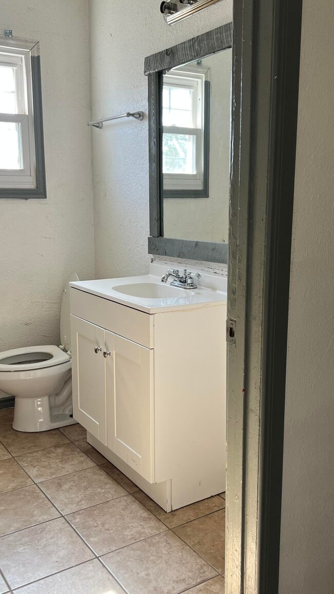 Building Photo - 1716 E Dartmouth St