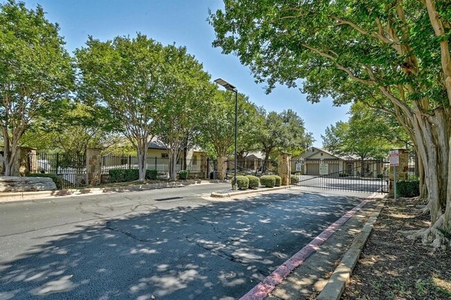 Building Photo - 6801 Beckett Rd
