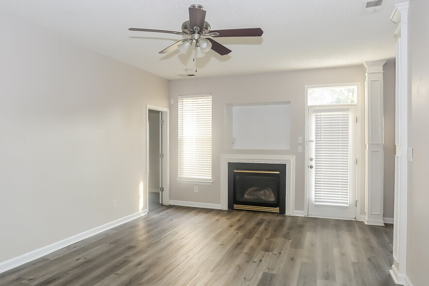 Building Photo - 5821 Briggs Dr