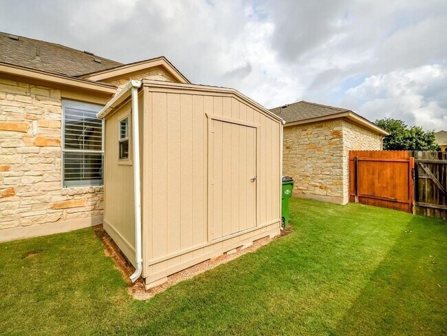 Building Photo - Beautiful one story stone home in Estates at Settlers Park