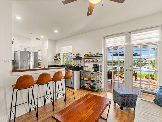 Building Photo - 1433 Presidio Dr