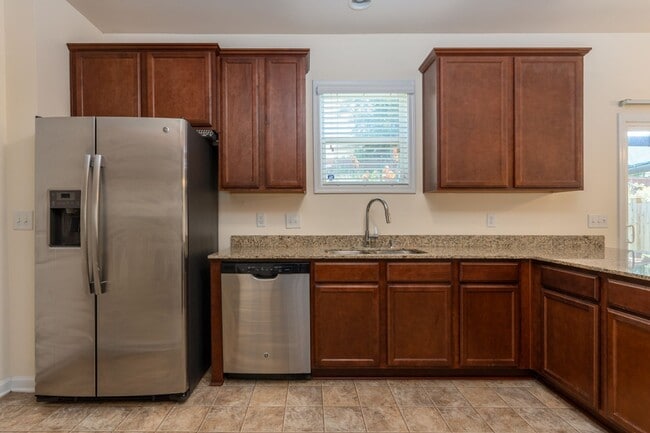 Building Photo - House In The Charming Neighborhood of Lake Carolina