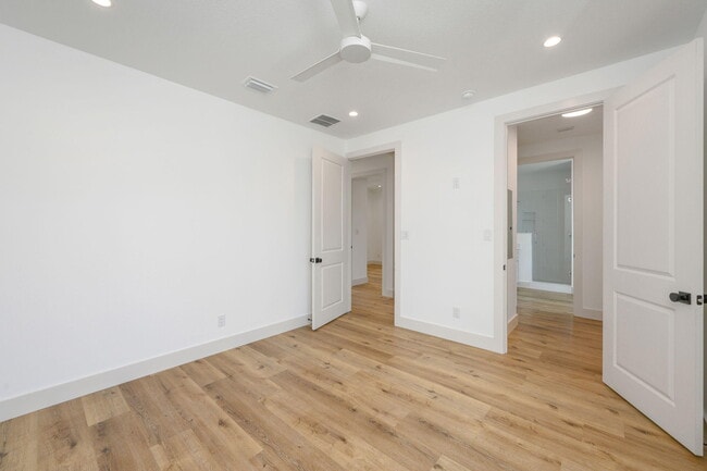 Building Photo - 114 Enchanted Way