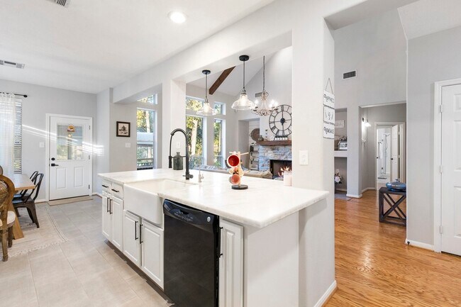 Building Photo - 51 Silver Bayou Ct