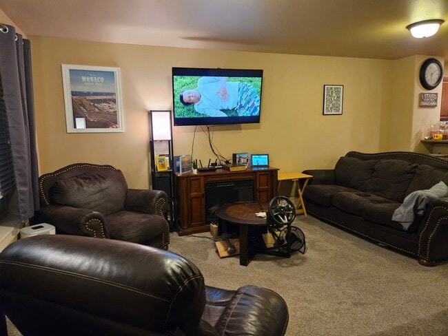 Building Photo - 3 Bedroom 2.5 bath condo located in Four Corners