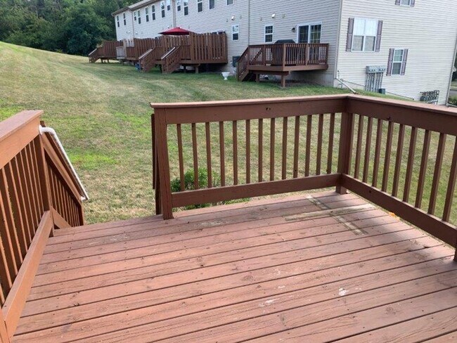 Building Photo - 346 Weatherstone Dr