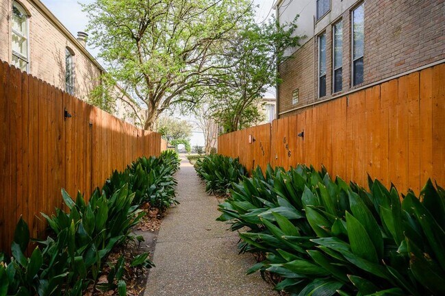 Building Photo - 4633 Wild Indigo St