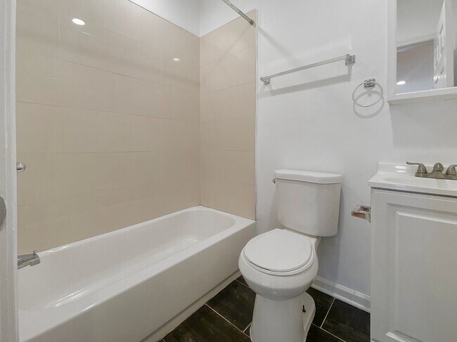 Building Photo - 110 N 51st St