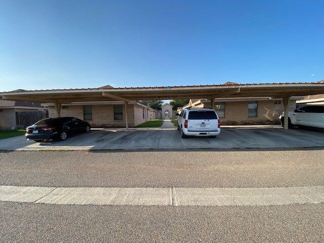 Building Photo - 1009 Cedarwood Dr