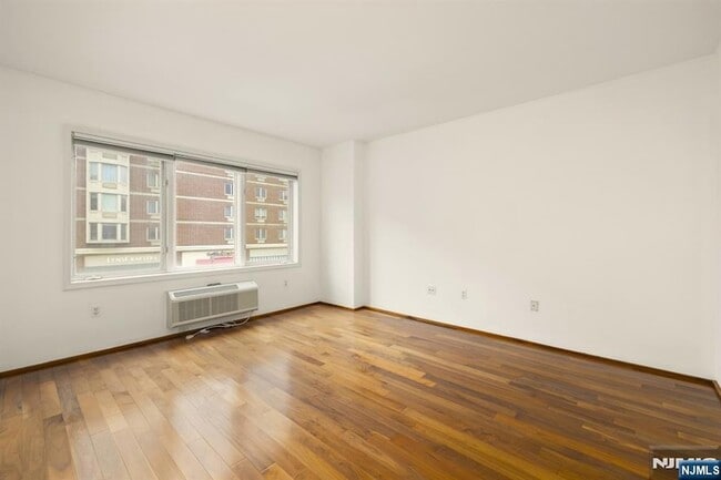 Building Photo - 3109 City Pl