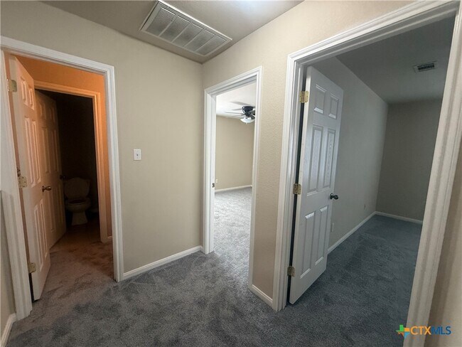Building Photo - 811 Shadow Creek Blvd