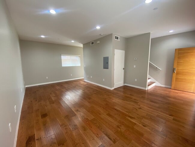 Building Photo - 2149 Carlmont Dr