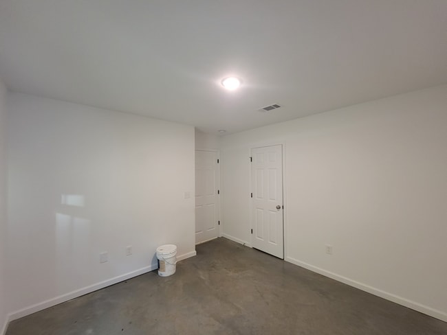 Building Photo - 242 Skylane Dr