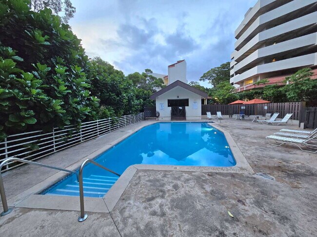 Building Photo - Renovated 2br, 2ba, 2pkg - Regency Park with Views!