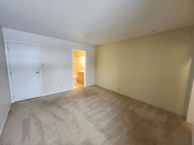 Building Photo - Move In By February 28th - Pay ONLY A $500 Deposit!!