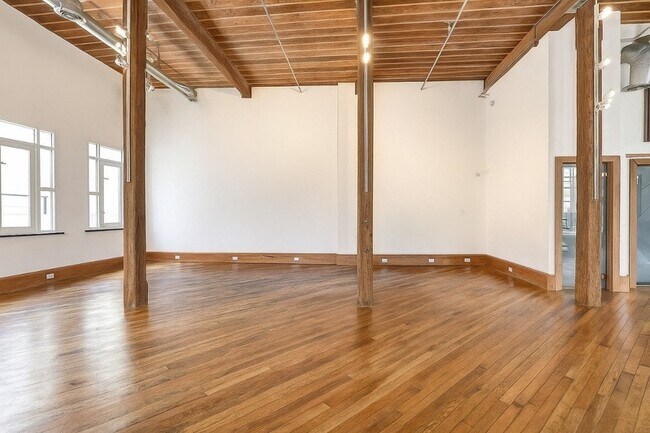 Building Photo - 161 Mangum St SW