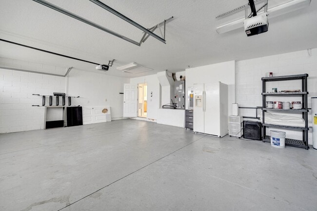 Building Photo - Stunning 4/3 with Fence Enclosed Yard in t...