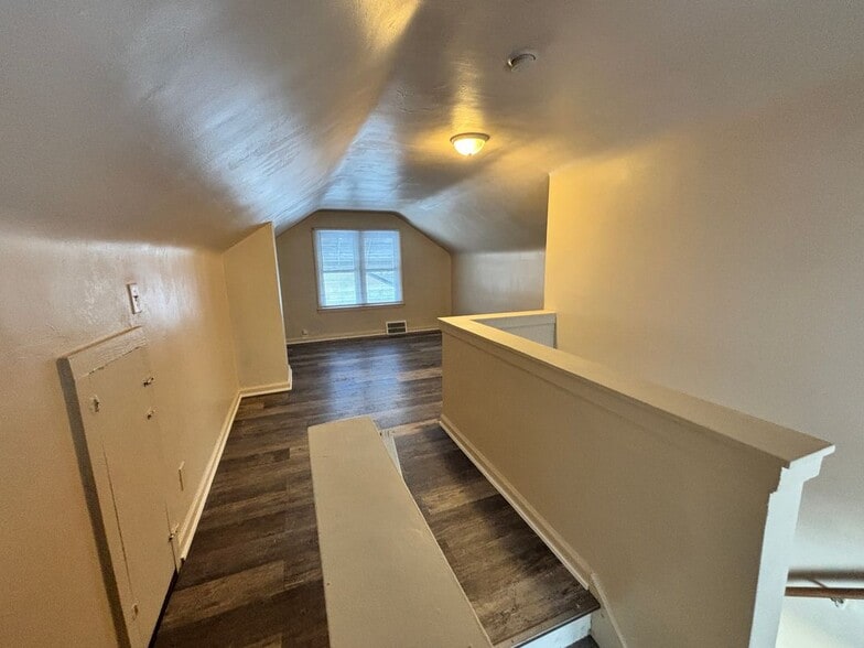 Building Photo - 20059 Bloom St