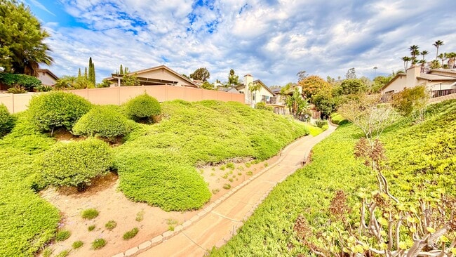 Building Photo - Wonderful Split-level Home with Spacious B...