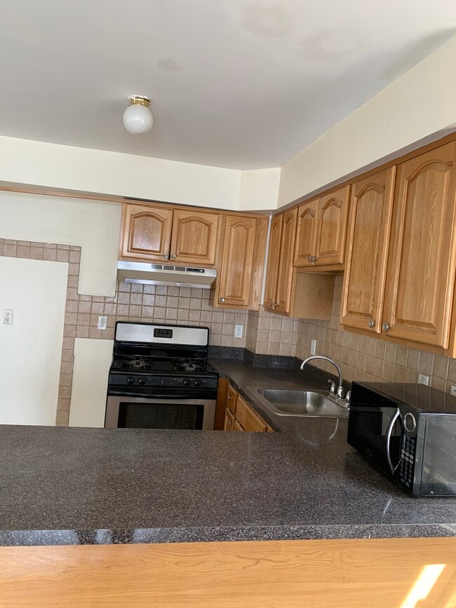 Building Photo - 68 Pamrapo Ave