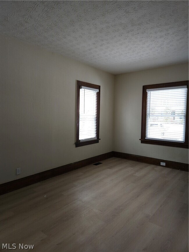 Building Photo - 80 E Ido Ave