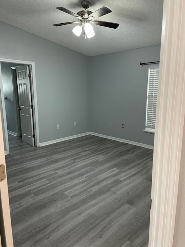 Building Photo - Kissimmee - Spacious 4/2, Pool Home