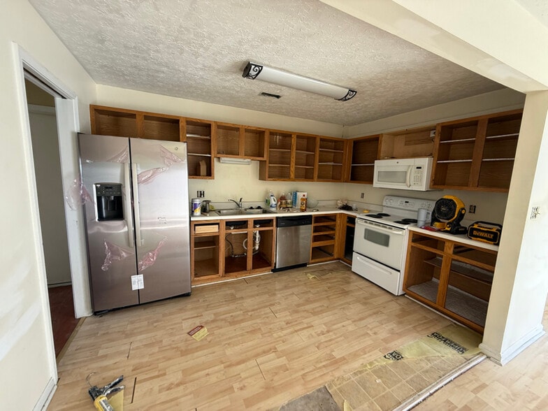 Building Photo - 8920 Thelma Ln