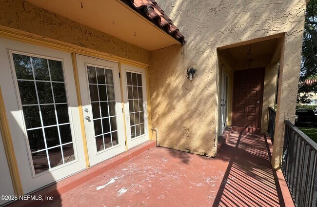 Building Photo - 6526 La Mirada Dr E