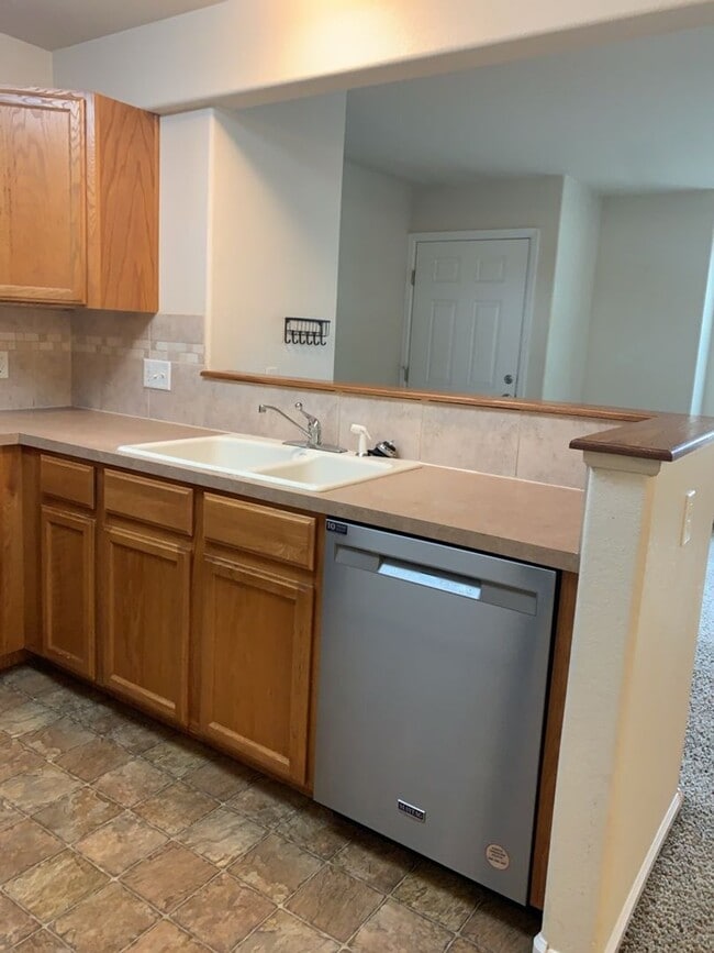 Building Photo - 844 Apex Dr