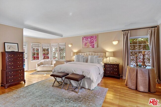 Building Photo - 10614 Le Conte Ave