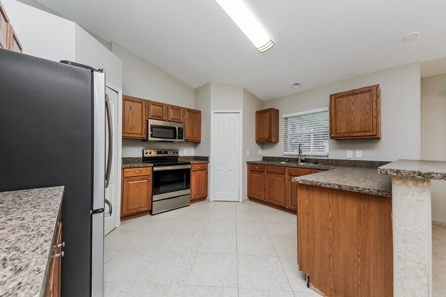 Building Photo - 850 Blanc Ct