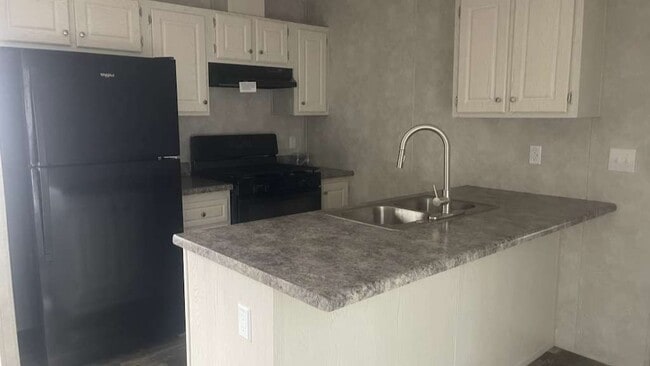 Building Photo - 2 Evergreen Ct