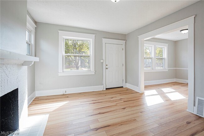 Building Photo - 486 Sumatra Ave