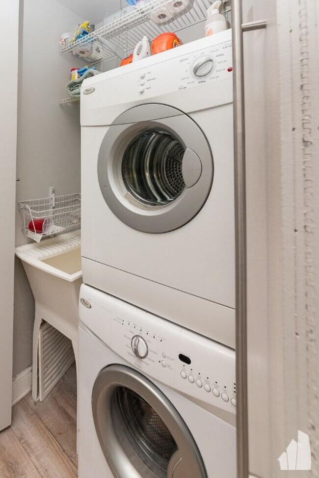 Building Photo - 211 E Ohio St