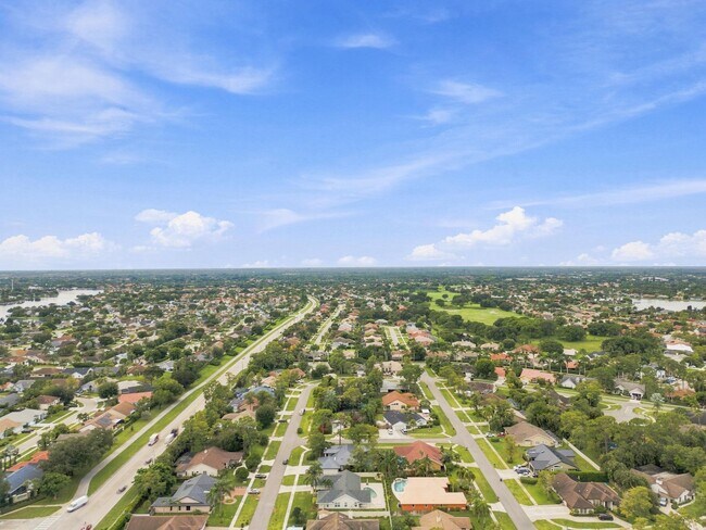 Building Photo - 1259 Barnstaple Cir