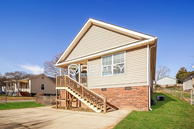 Building Photo - 1110 Mason St