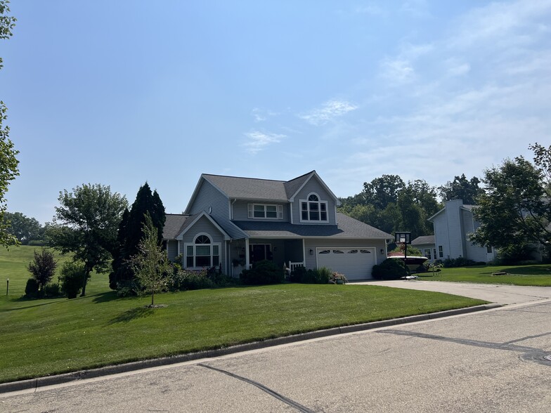 Building Photo - 2156 Hillebrand Dr