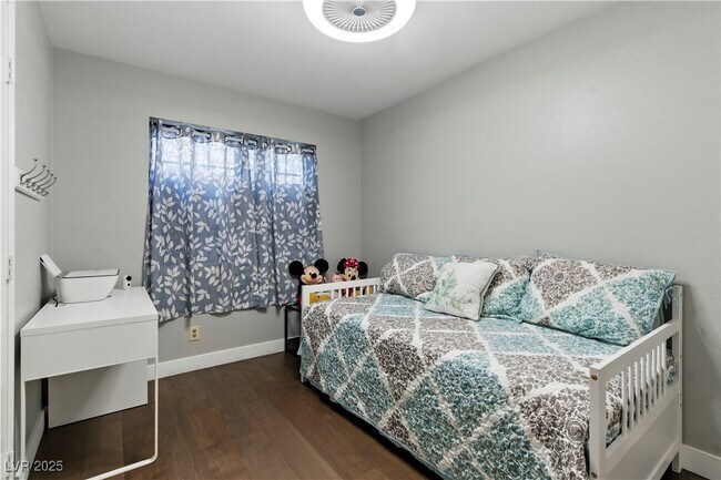 Building Photo - 3280 Dayflower St