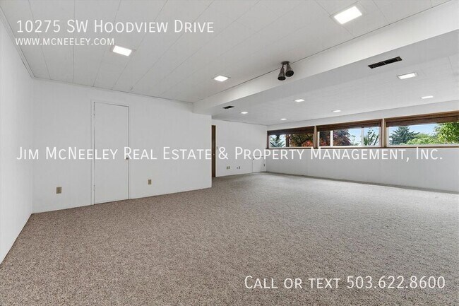Building Photo - 10275 SW Hoodview Dr