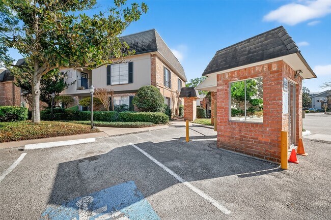 Building Photo - 1811 Stoney Brook Dr