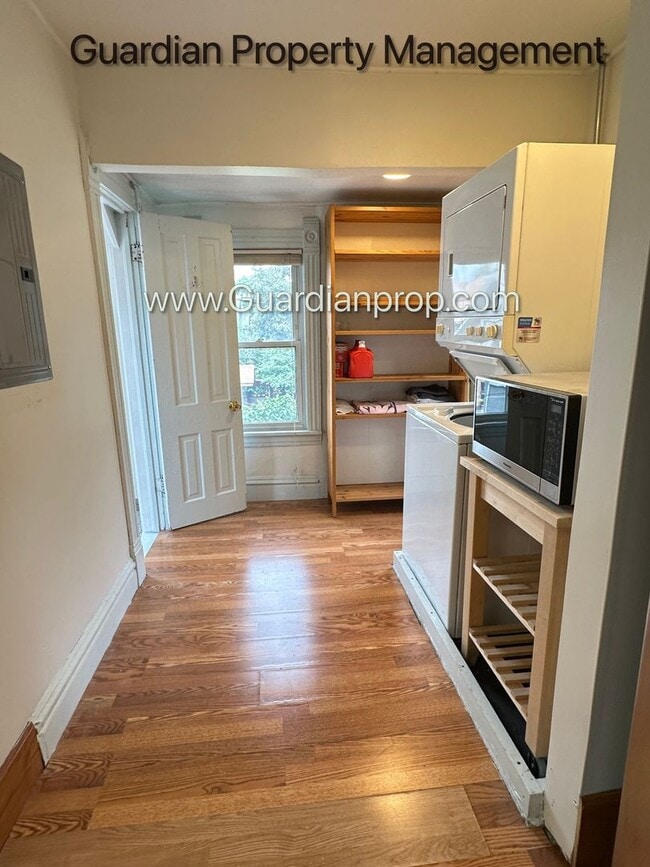 Building Photo - Linden Hills Upper Level Duplex, Sunroom, ...